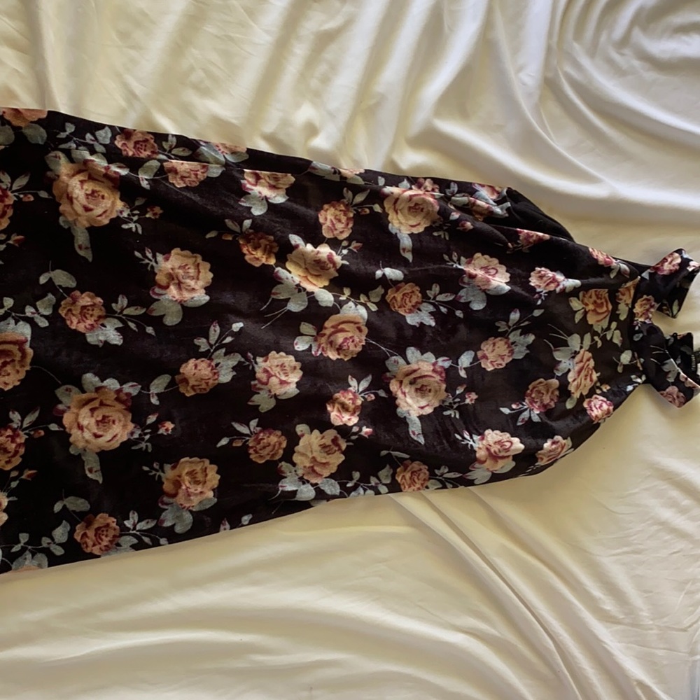 Body hugging velvet dress